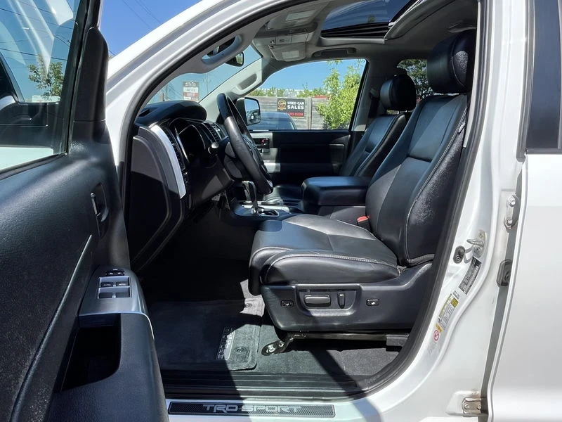 Toyota Sequoia SR5 TRD SPORT - изображение 9