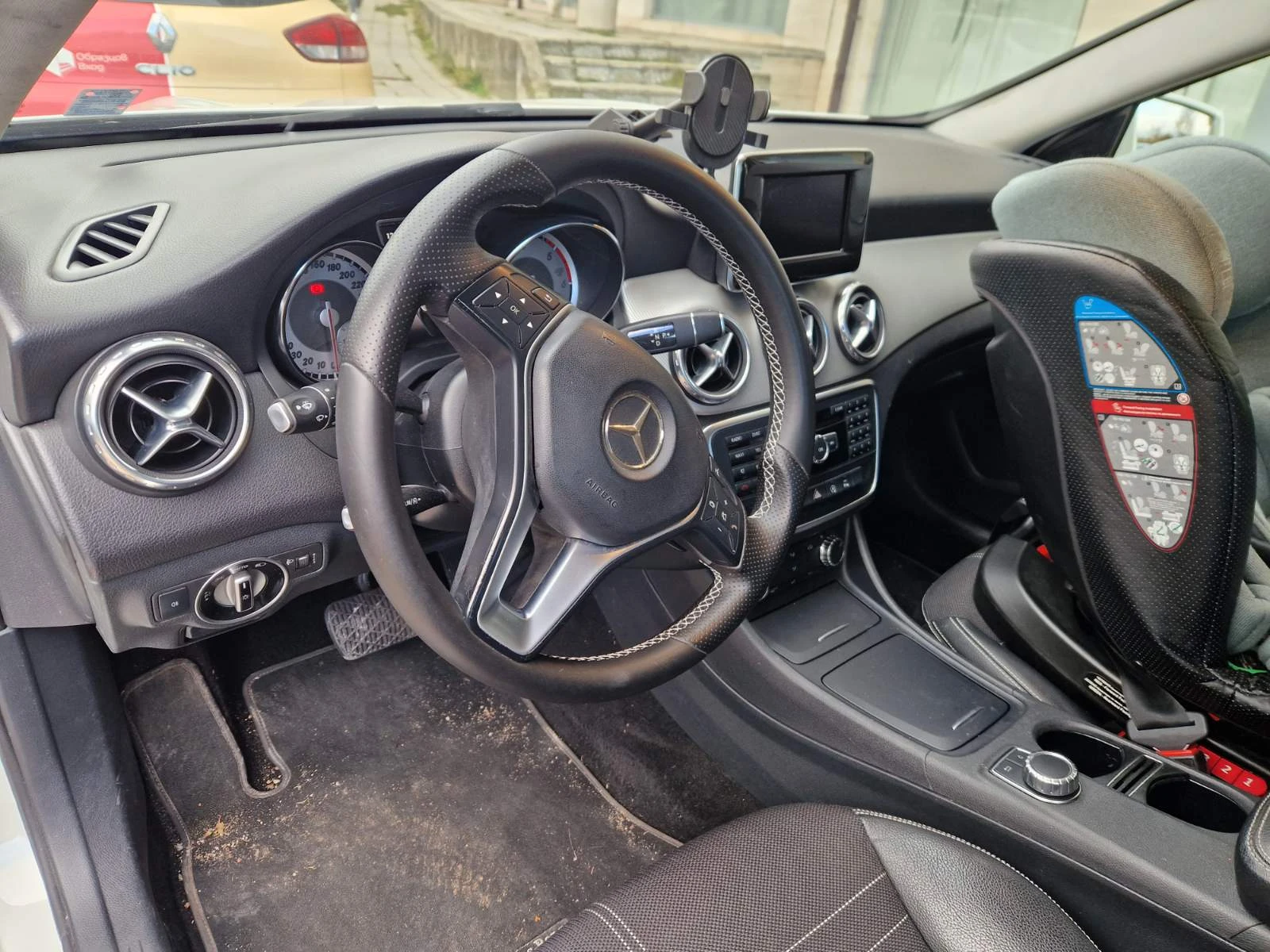 Mercedes-Benz GLA 200  - изображение 7