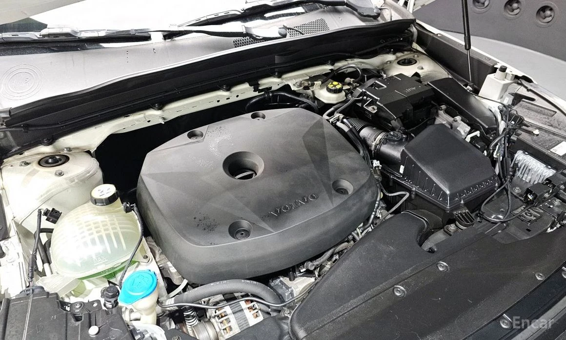 Volvo XC40 * T4* R-DESIGN* КОЖА* ПОДГРЕВ* TOP* , снимка 6 - Автомобили и джипове - 53998034