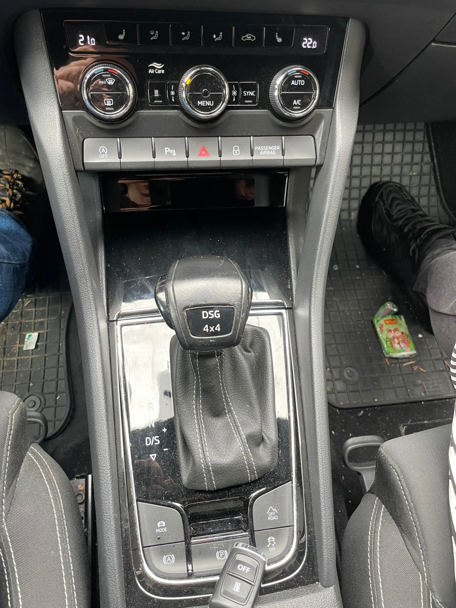 Skoda Karoq 2.0 TSI Sportline 4x4 190кс., снимка 15 - Автомобили и джипове - 54154688