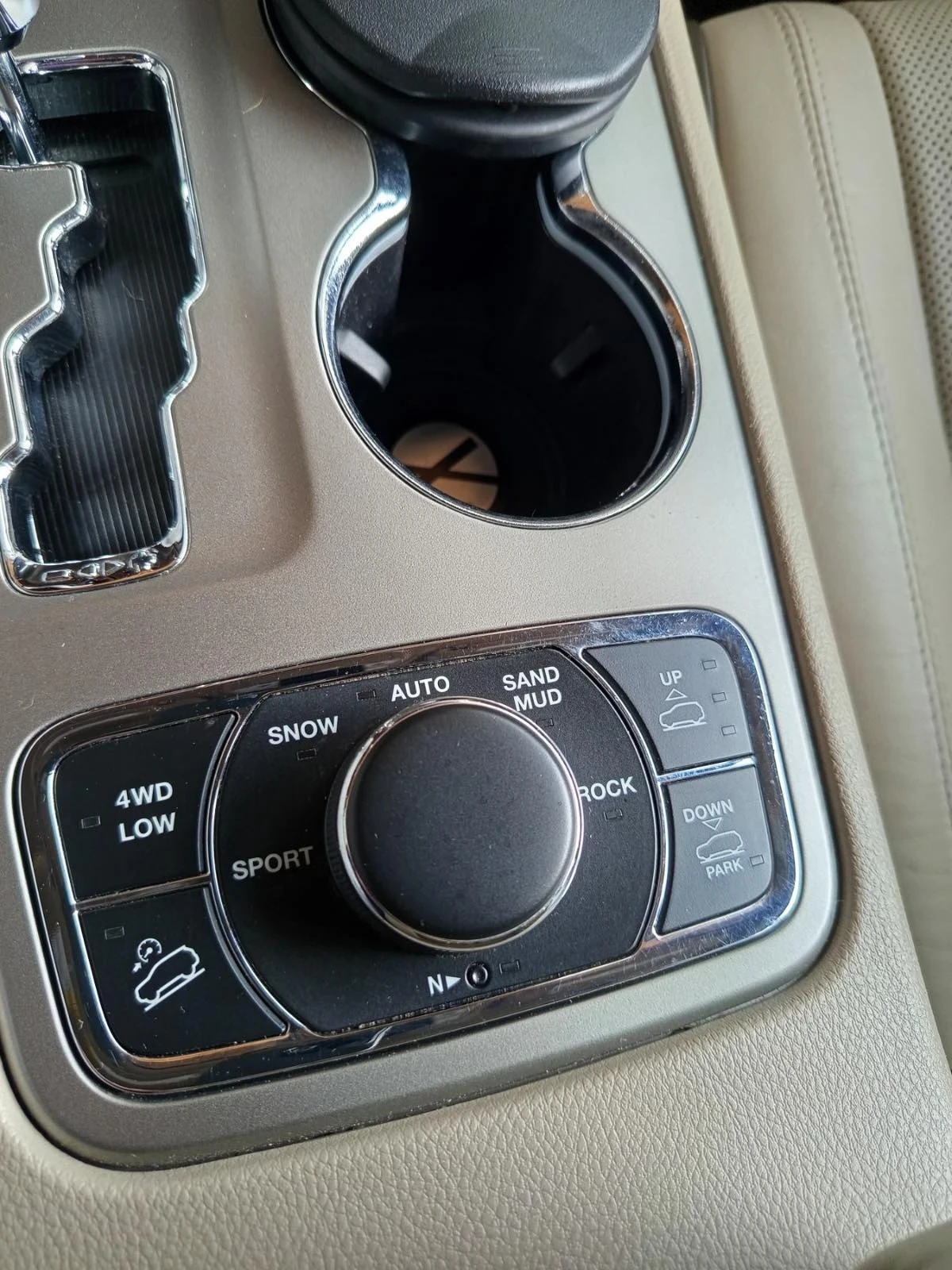 Jeep Cherokee LIMITED OVERLAND 4X4 CRD, снимка 6 - Автомобили и джипове - 54358512