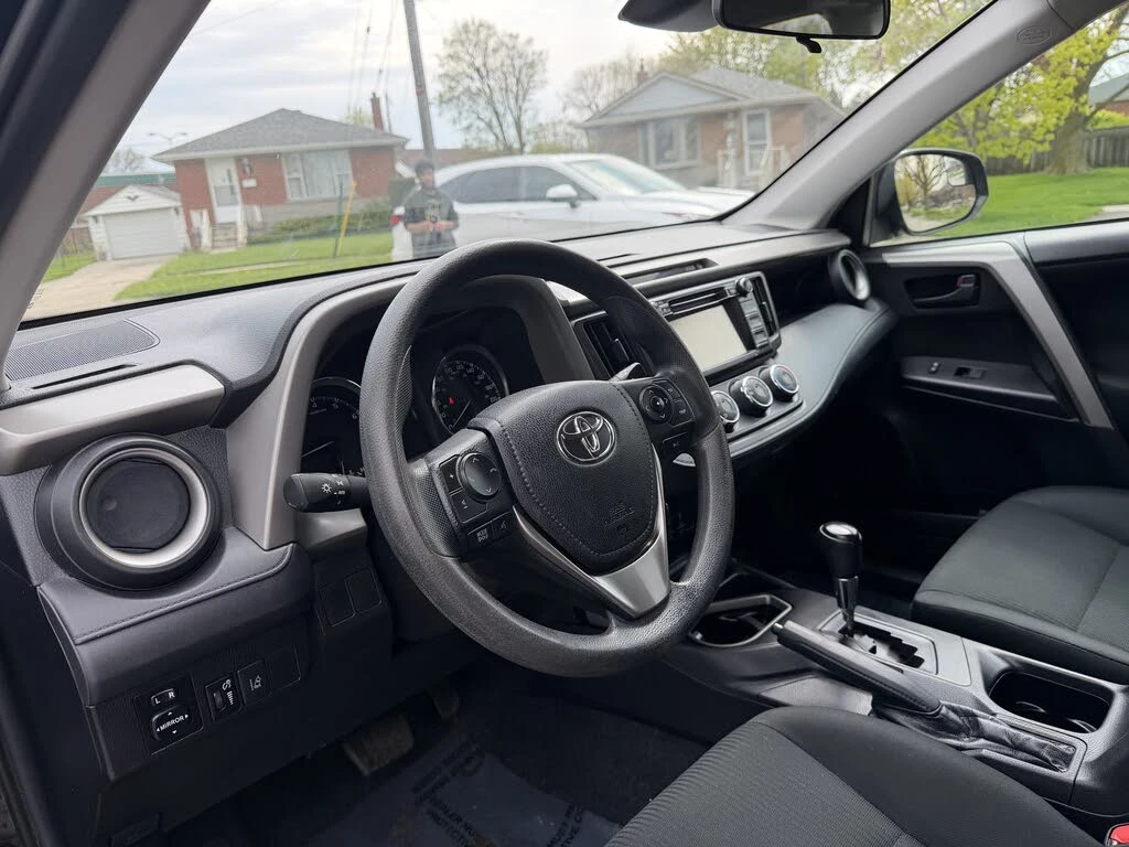 Toyota Rav4 LE, снимка 10 - Автомобили и джипове - 54711488