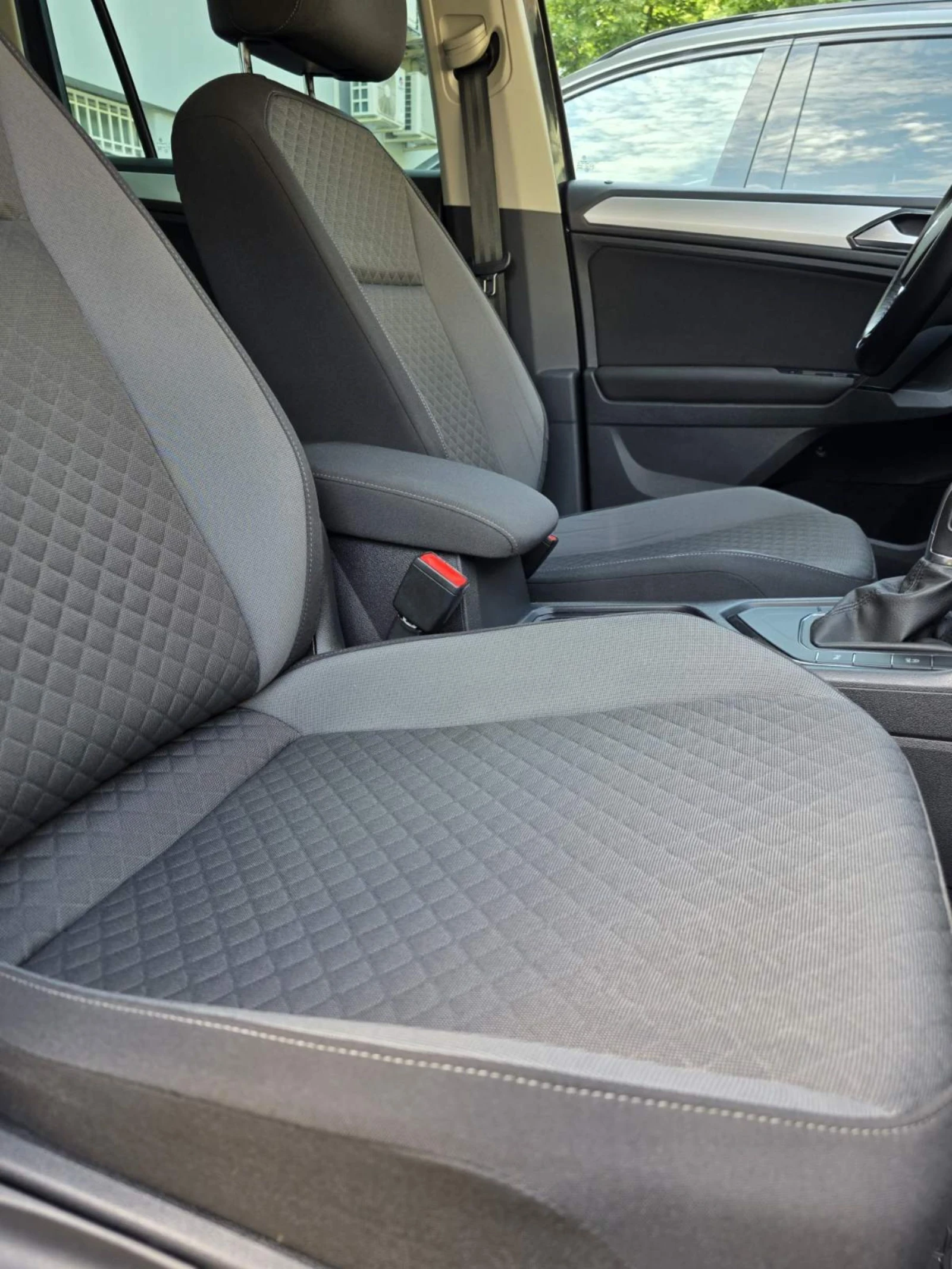VW Tiguan, снимка 10 - Автомобили и джипове - 54807088