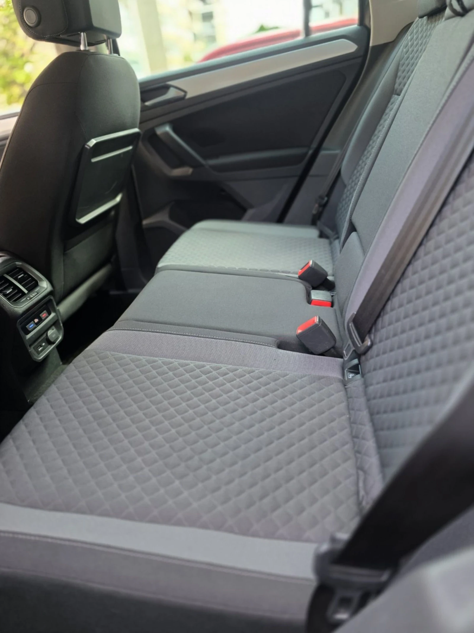 VW Tiguan, снимка 11 - Автомобили и джипове - 54807088