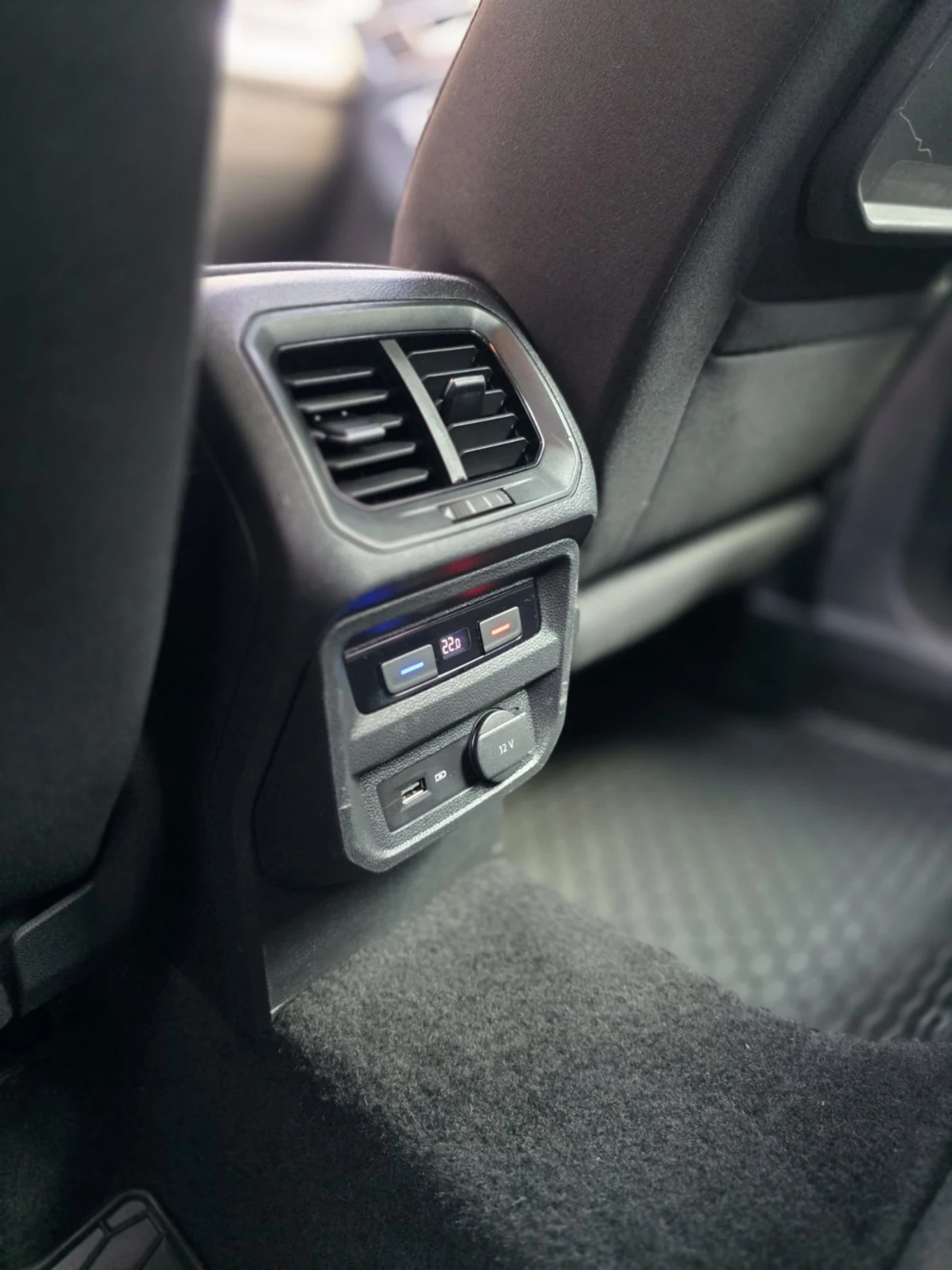 VW Tiguan, снимка 12 - Автомобили и джипове - 54807088