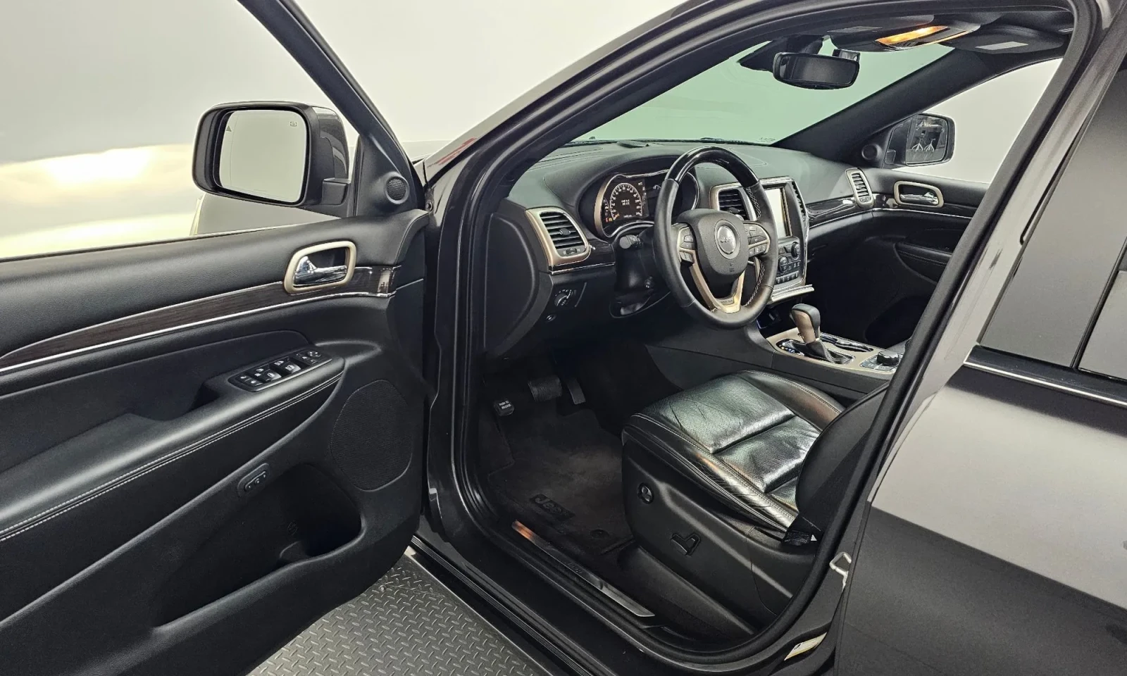 Jeep Grand cherokee OVERLAND!FULL!/PANO/CAM, снимка 10 - Автомобили и джипове - 54971848