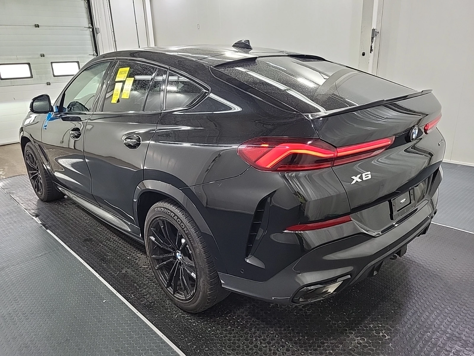 BMW X6 xDrive40i* M-PACK* HUD* 360* PANO* ОБДУХВАНЕ, снимка 3 - Автомобили и джипове - 55012348