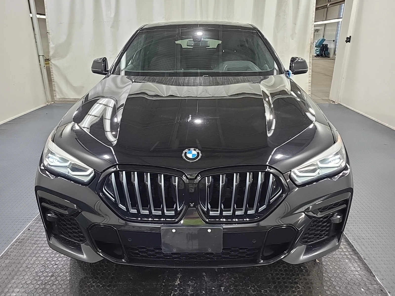 BMW X6 xDrive40i* M-PACK* HUD* 360* PANO* ОБДУХВАНЕ, снимка 2 - Автомобили и джипове - 55012348