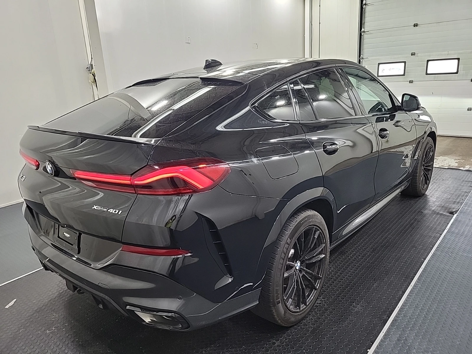BMW X6 xDrive40i* M-PACK* HUD* 360* PANO* ОБДУХВАНЕ, снимка 4 - Автомобили и джипове - 55012348