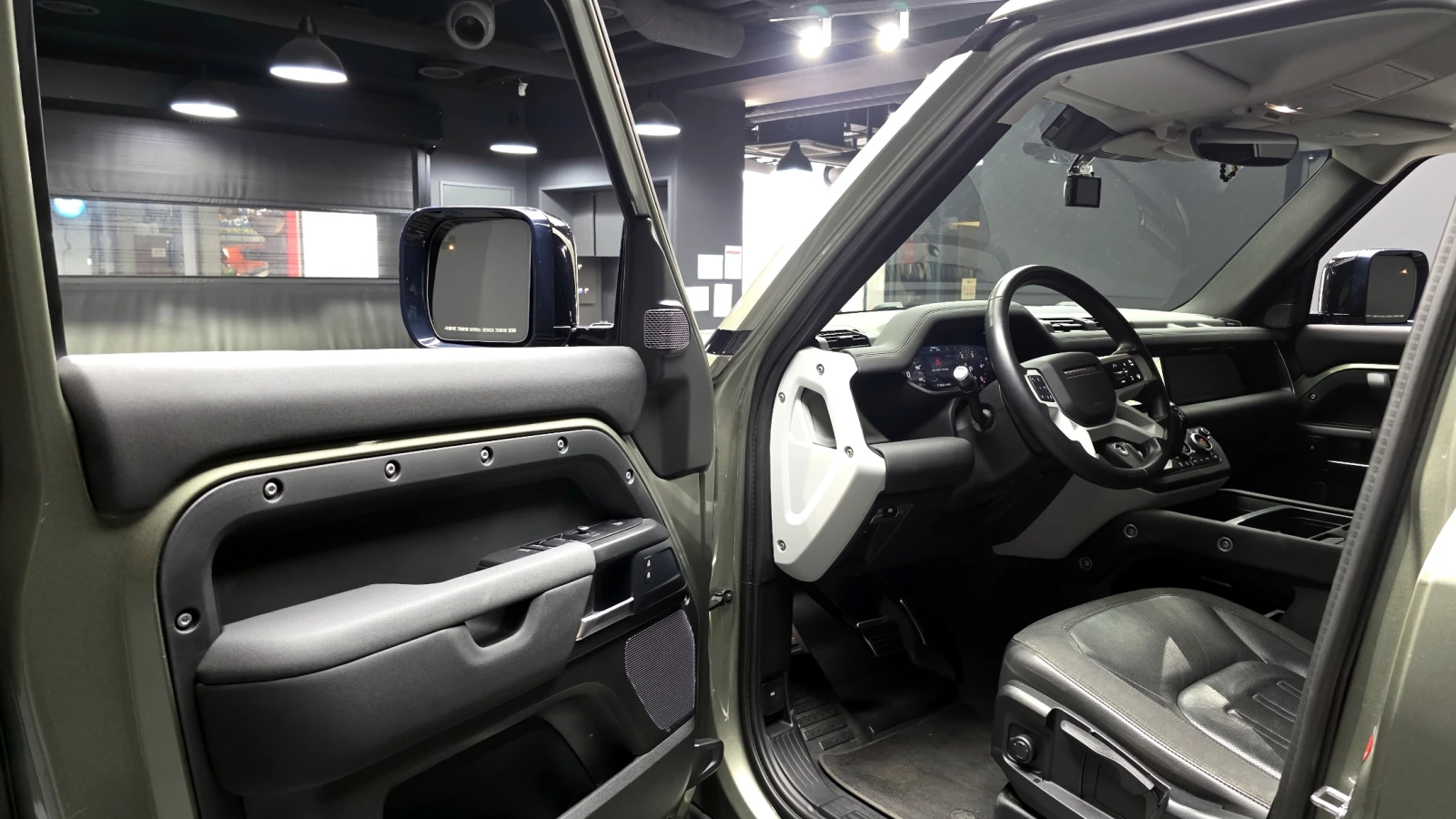 Land Rover Defender D240* 360* BLIND SPOT* ПОДГРЕВ ВОЛАН* КРАЙНА ЦЕНА, снимка 10 - Автомобили и джипове - 55496165