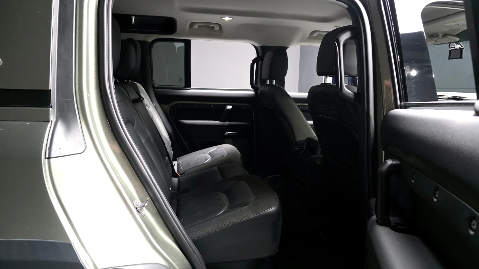 Land Rover Defender D240* 360* BLIND SPOT* ПОДГРЕВ ВОЛАН* КРАЙНА ЦЕНА, снимка 11 - Автомобили и джипове - 55496165