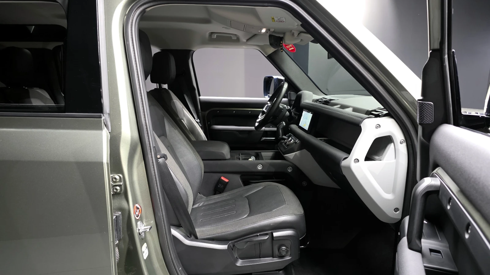 Land Rover Defender D240* 360* BLIND SPOT* ПОДГРЕВ ВОЛАН* КРАЙНА ЦЕНА, снимка 12 - Автомобили и джипове - 55496165
