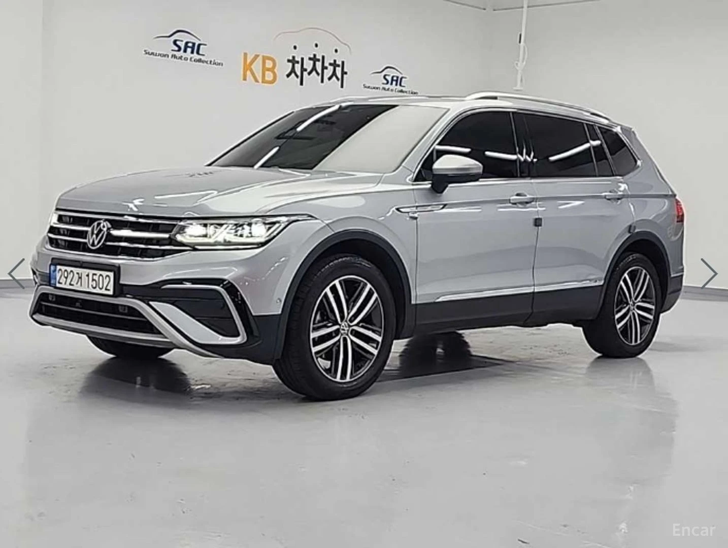 VW Tiguan R-LINE - PRESTIGE - 360 - ОБДУХ - ПОДГРЕВИ - ПАНО, снимка 2 - Автомобили и джипове - 56103569