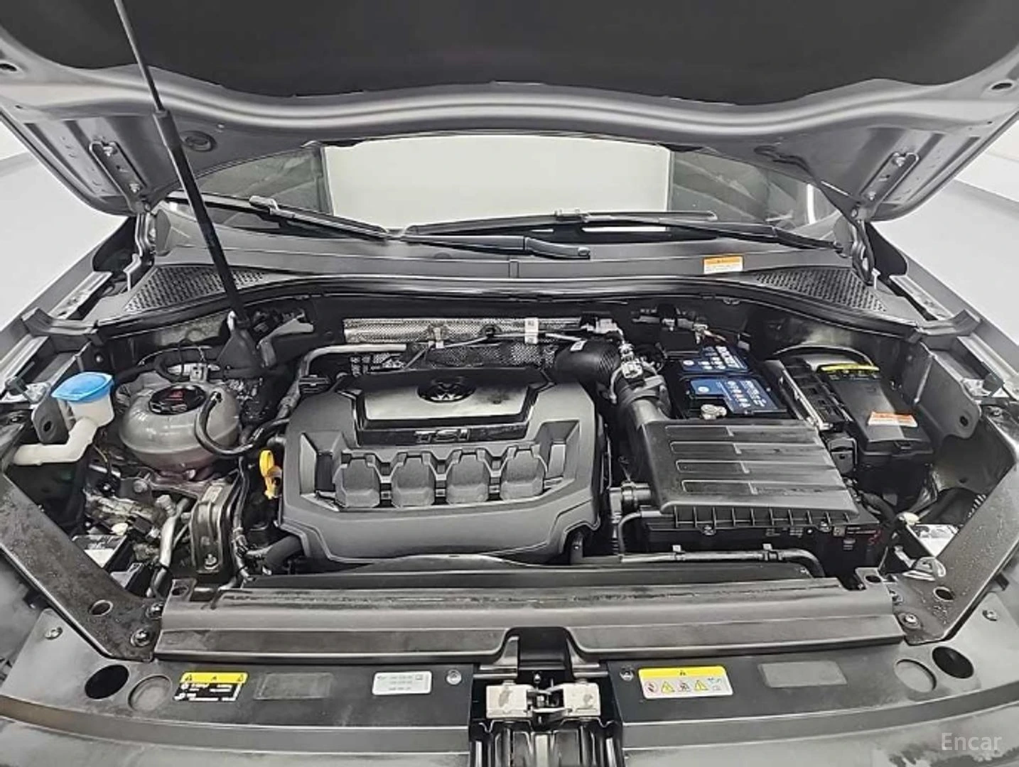 VW Tiguan R-LINE - PRESTIGE - 360 - ОБДУХ - ПОДГРЕВИ - ПАНО, снимка 5 - Автомобили и джипове - 56103569