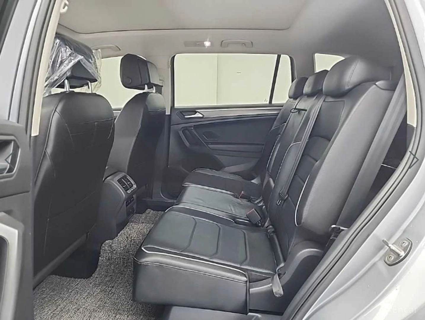 VW Tiguan R-LINE - PRESTIGE - 360 - ОБДУХ - ПОДГРЕВИ - ПАНО, снимка 12 - Автомобили и джипове - 56103569