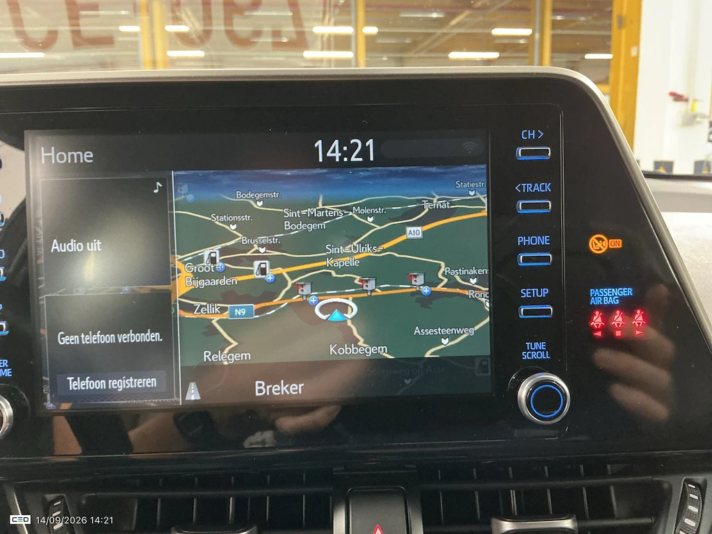 Toyota C-HR 1.8 VVT I-HYBRID C-HIC BI-TONE AUTO NAVI LEATHER, снимка 12 - Автомобили и джипове - 56163922