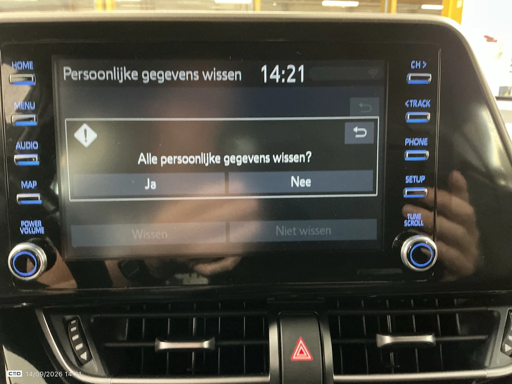Toyota C-HR 1.8 VVT I-HYBRID C-HIC BI-TONE AUTO NAVI LEATHER, снимка 13 - Автомобили и джипове - 56163922