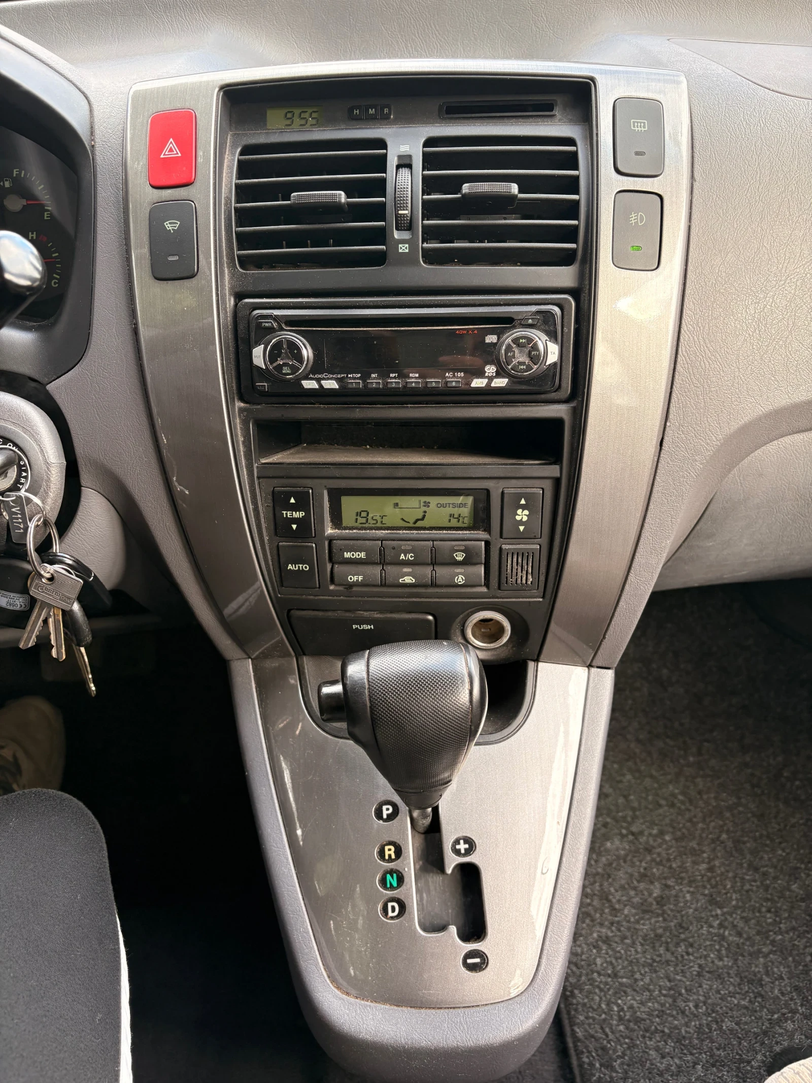 Hyundai Tucson, снимка 15 - Автомобили и джипове - 56567364
