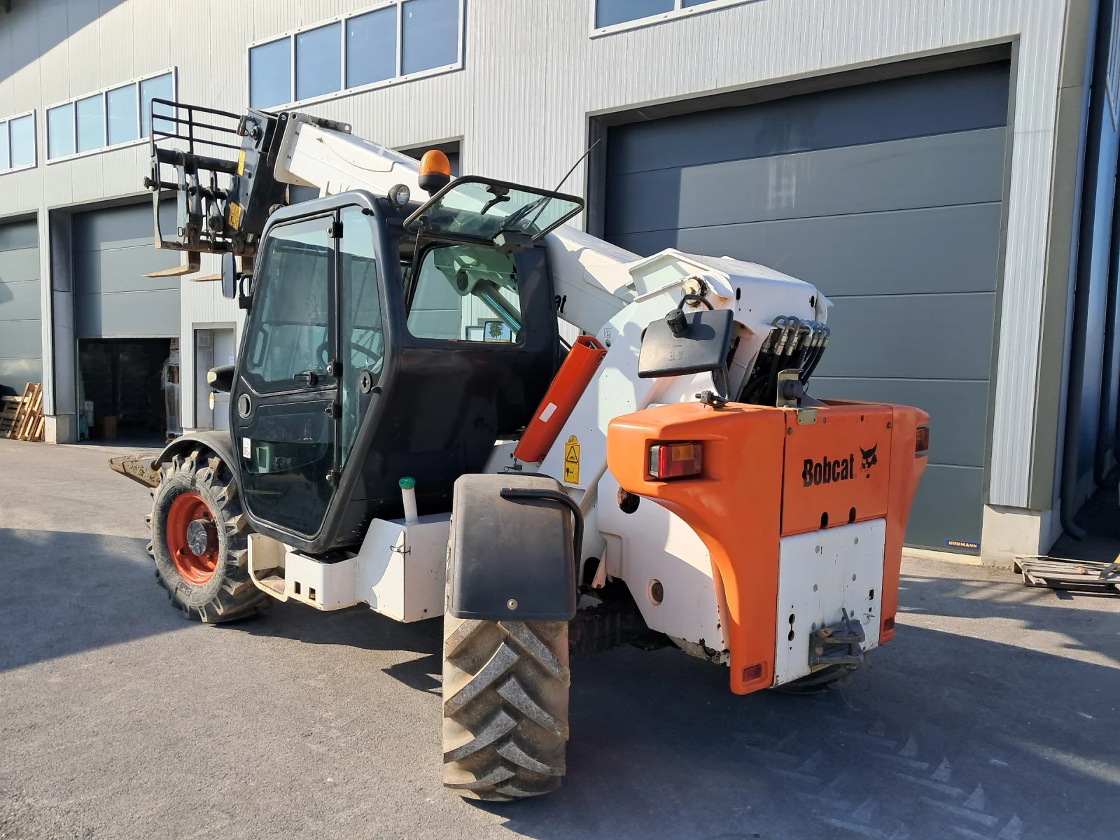 Телескопични товарачи Bobcat T35 120SL - изображение 3