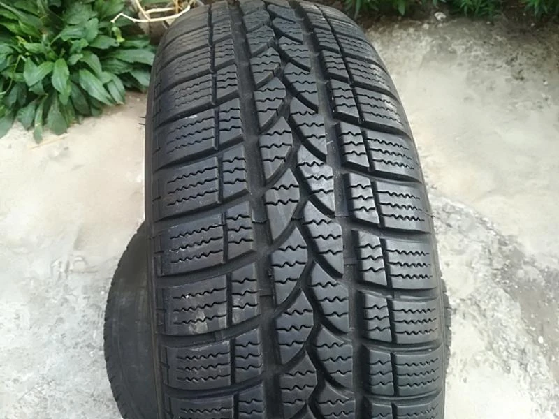 Гуми Зимни 185/60R15, снимка 1 - Гуми и джанти - 22709456