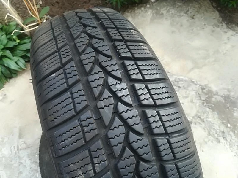 Гуми Зимни 185/60R15, снимка 2 - Гуми и джанти - 22709456