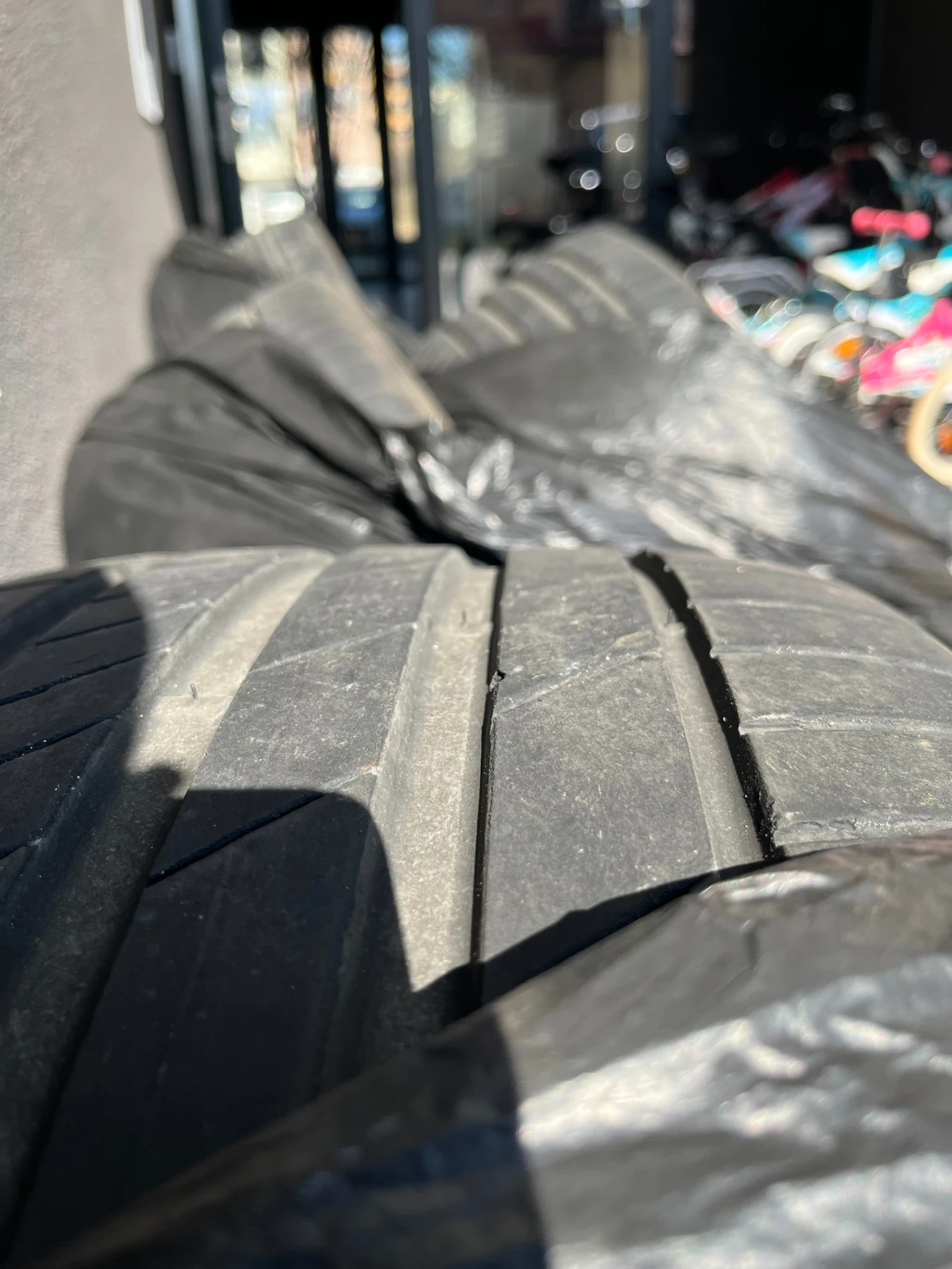 Гуми Летни 285/40R21, снимка 9 - Гуми и джанти - 53891385