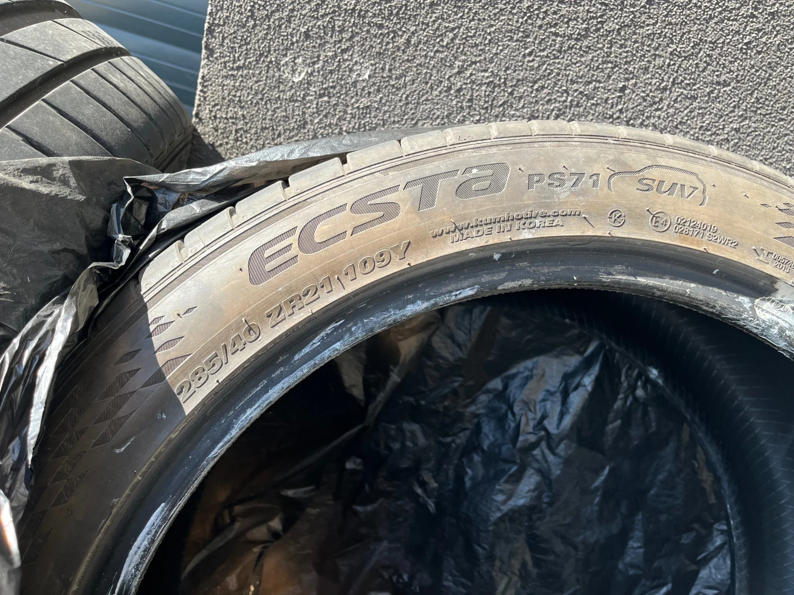 Гуми Летни 285/40R21, снимка 4 - Гуми и джанти - 53891385