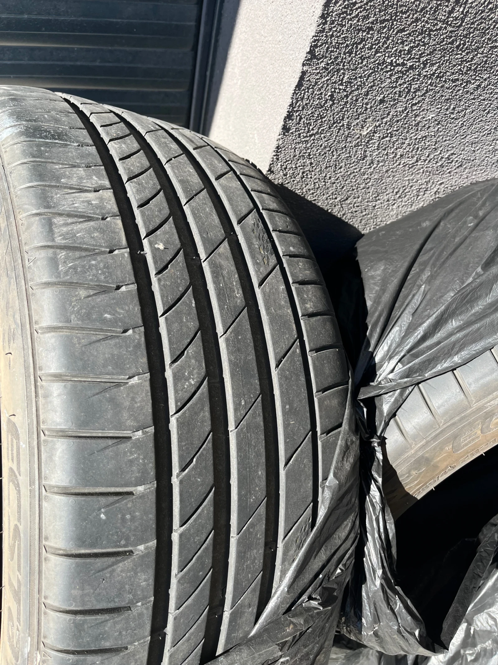 Гуми Летни 285/40R21, снимка 6 - Гуми и джанти - 53891385
