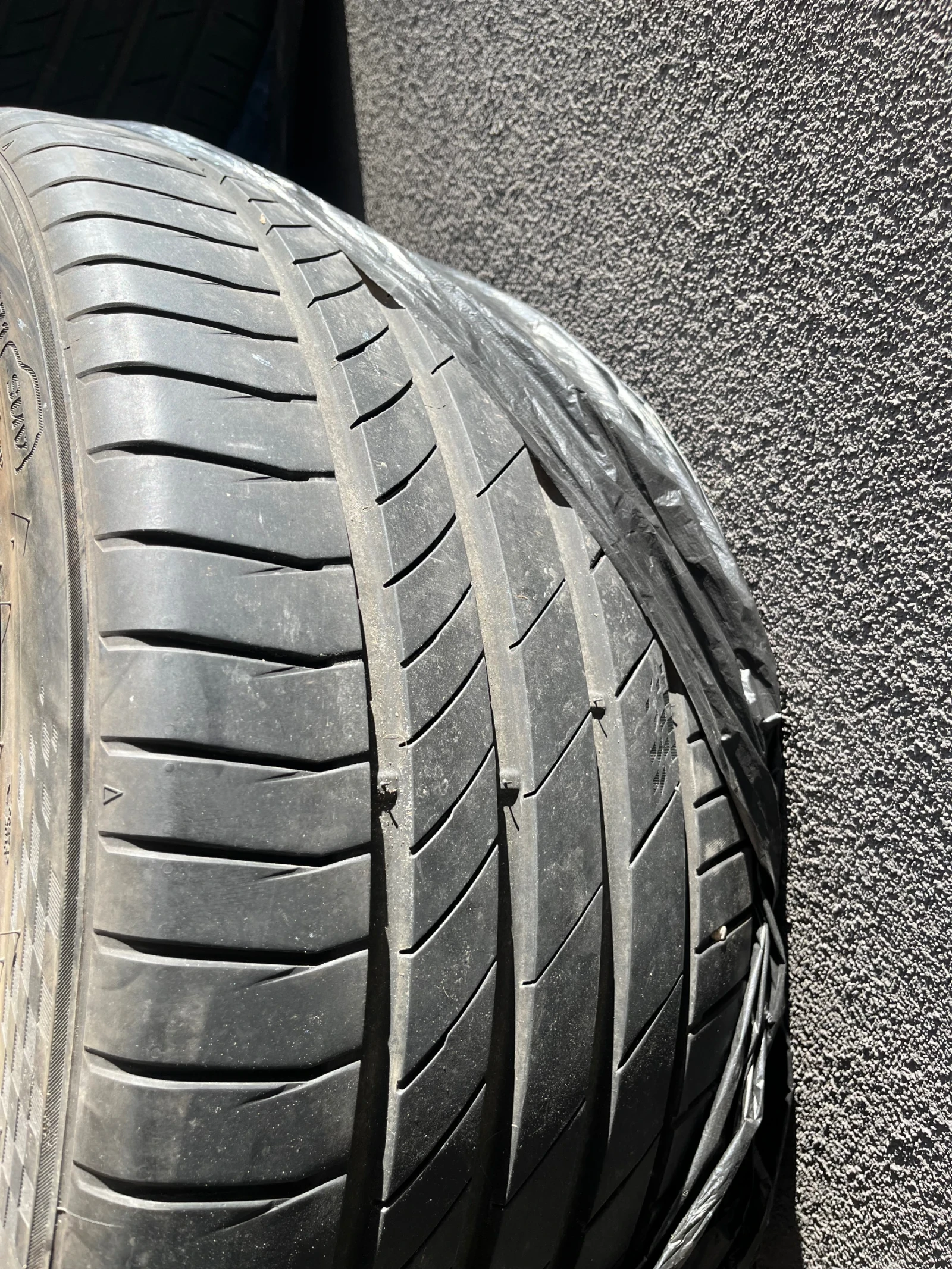Гуми Летни 285/40R21, снимка 7 - Гуми и джанти - 53891385