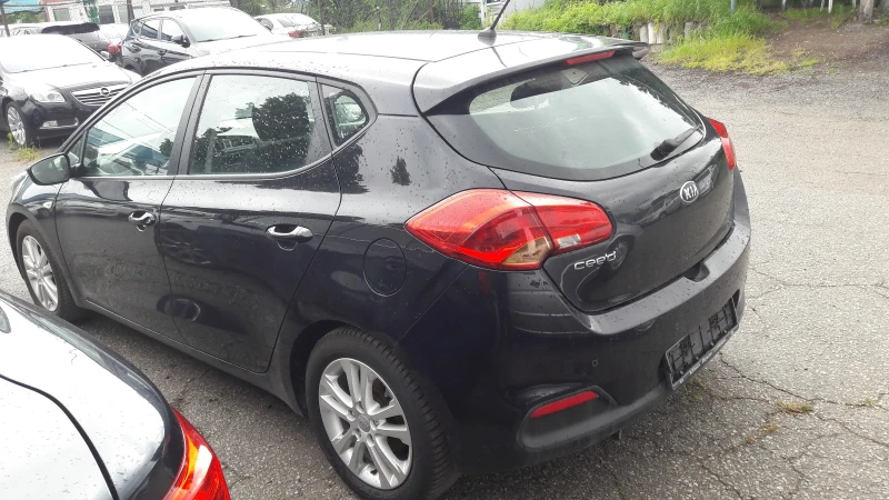 Kia Ceed 1.4i, снимка 10 - Автомобили и джипове - 48781178