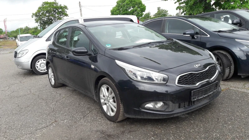 Kia Ceed 1.4i, снимка 5 - Автомобили и джипове - 48781178