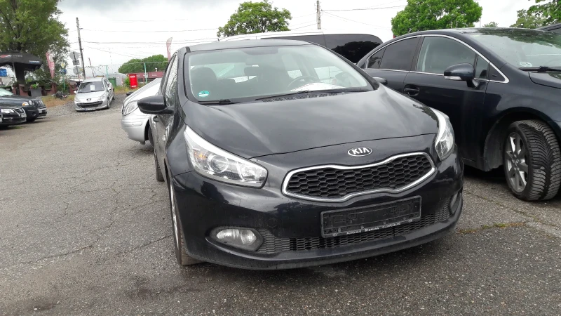Kia Ceed 1.4i, снимка 3 - Автомобили и джипове - 48781178
