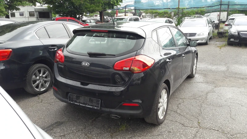 Kia Ceed 1.4i, снимка 9 - Автомобили и джипове - 48781178