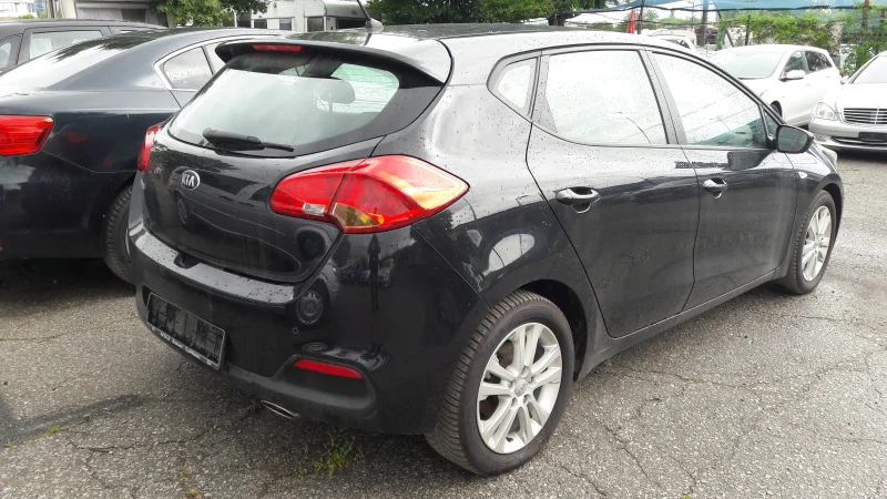 Kia Ceed 1.4i, снимка 7 - Автомобили и джипове - 48781178