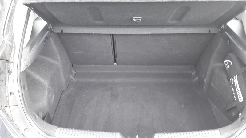 Kia Ceed 1.4i, снимка 12 - Автомобили и джипове - 48781178