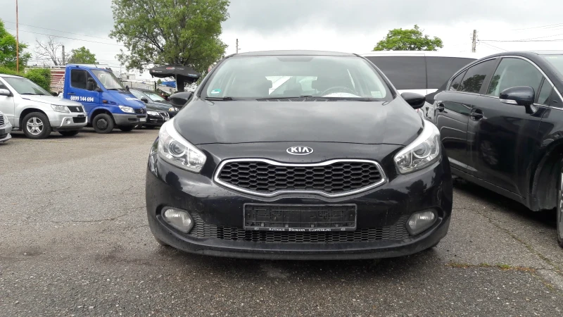Kia Ceed 1.4i, снимка 2 - Автомобили и джипове - 48781178