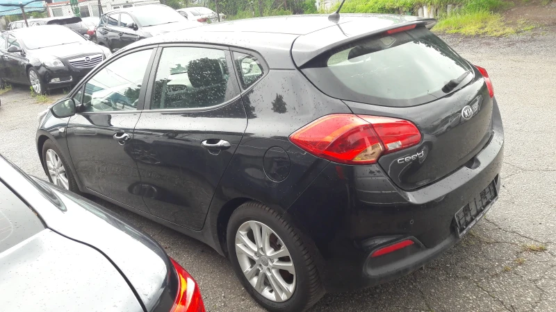 Kia Ceed 1.4i, снимка 11 - Автомобили и джипове - 48781178