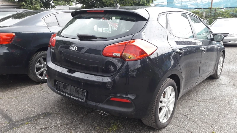 Kia Ceed 1.4i, снимка 8 - Автомобили и джипове - 48781178