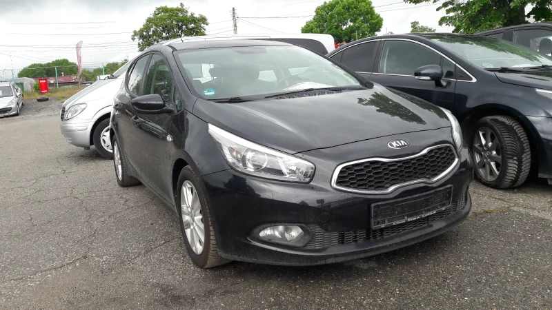 Kia Ceed 1.4i, снимка 4 - Автомобили и джипове - 48781178