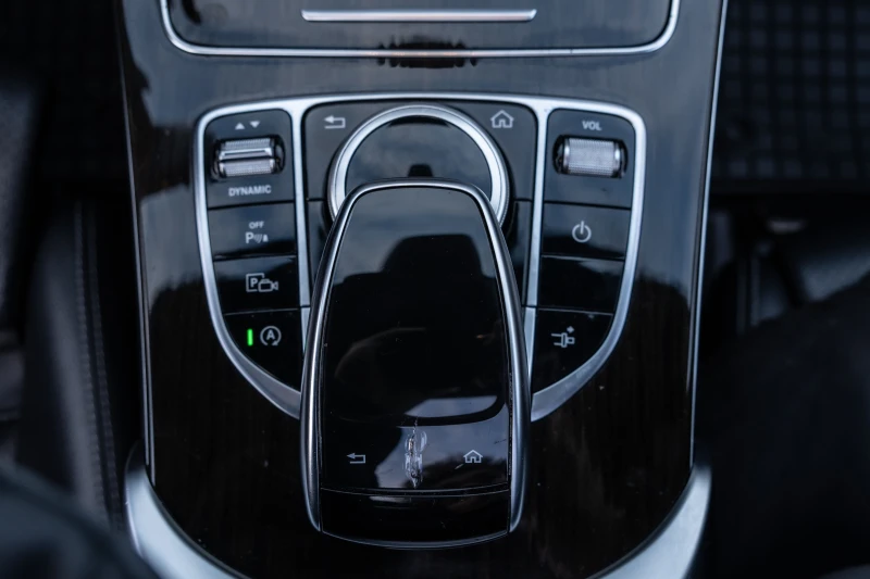 Mercedes-Benz C 300 AMG Line/4Matic/Full Led/360Cam/Burmester/91000km, снимка 9 - Автомобили и джипове - 52728985