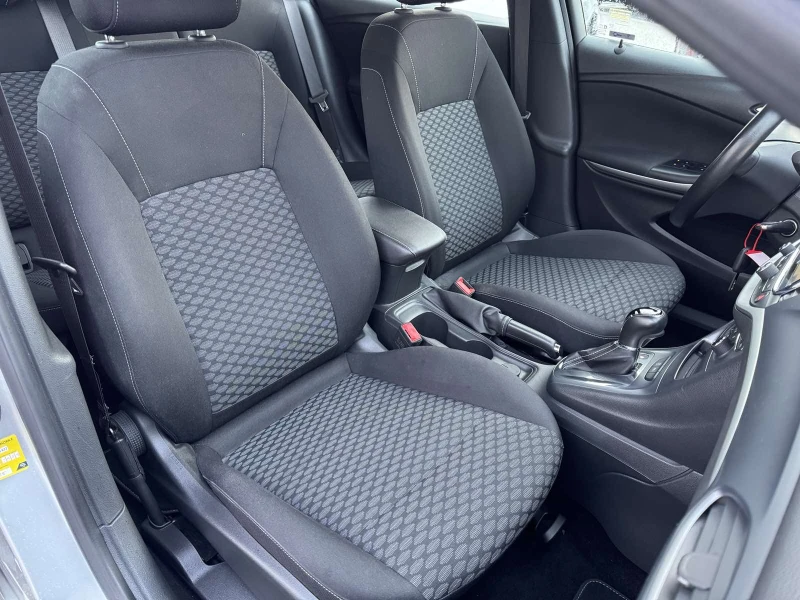 Opel Astra 1.6CDTI, снимка 9 - Автомобили и джипове - 53275066