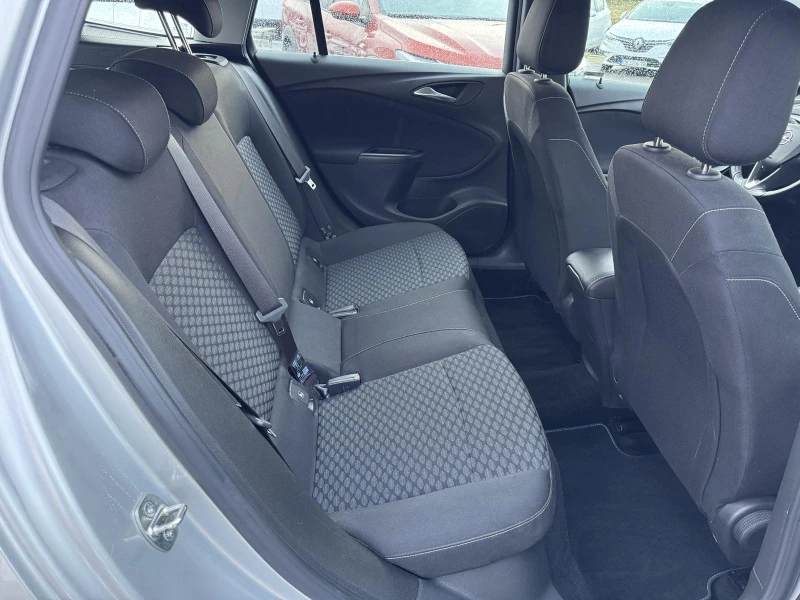 Opel Astra 1.6CDTI, снимка 10 - Автомобили и джипове - 53275066