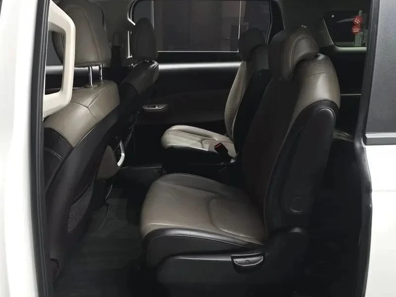 Kia Carnival, снимка 11 - Автомобили и джипове - 56719799