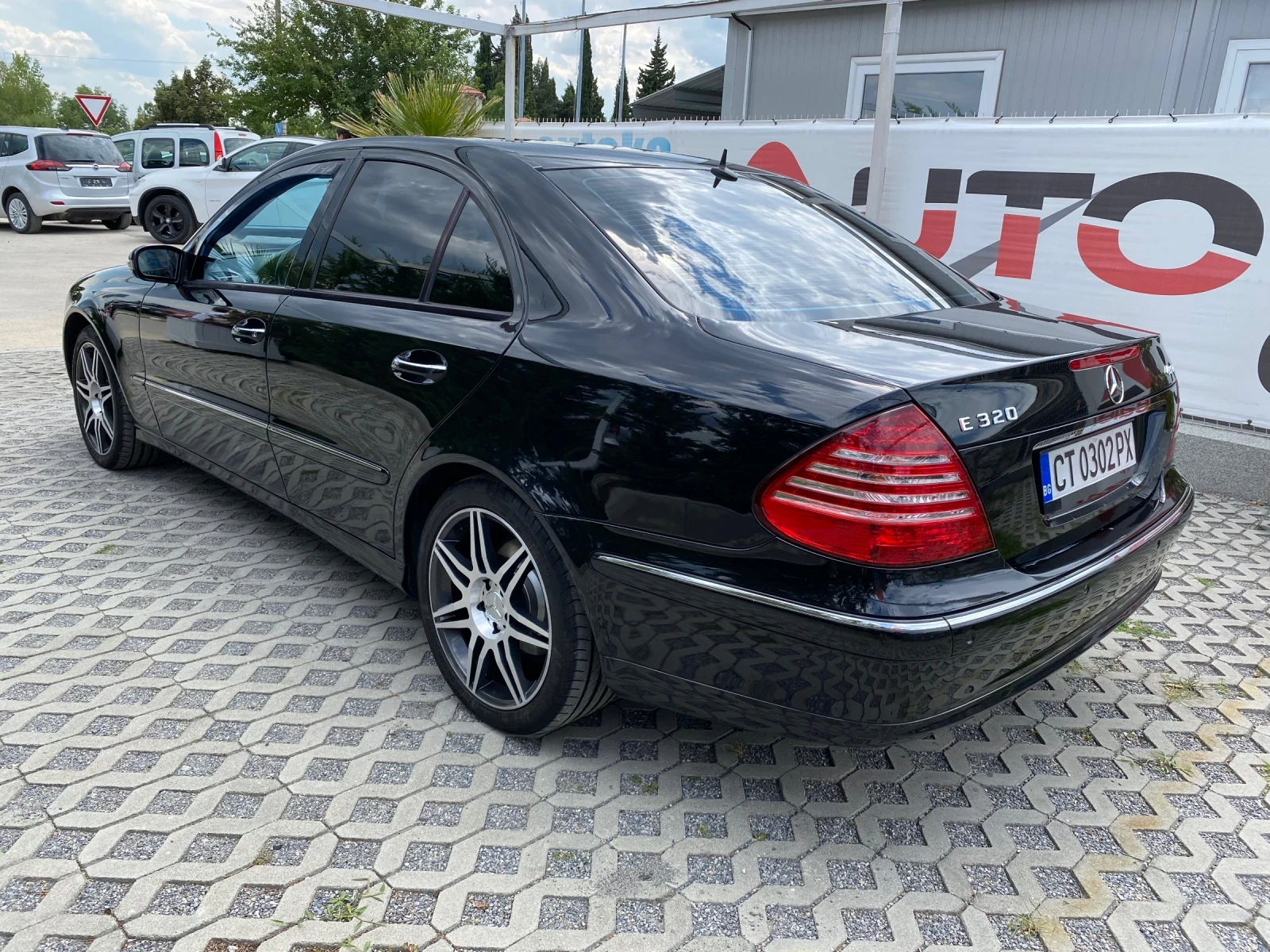 Mercedes-Benz E 320 3.2i-224кс= 4MATiC= АВТОМАТ= ОБДУХВАНЕ= НАВИ= H&K - изображение 5