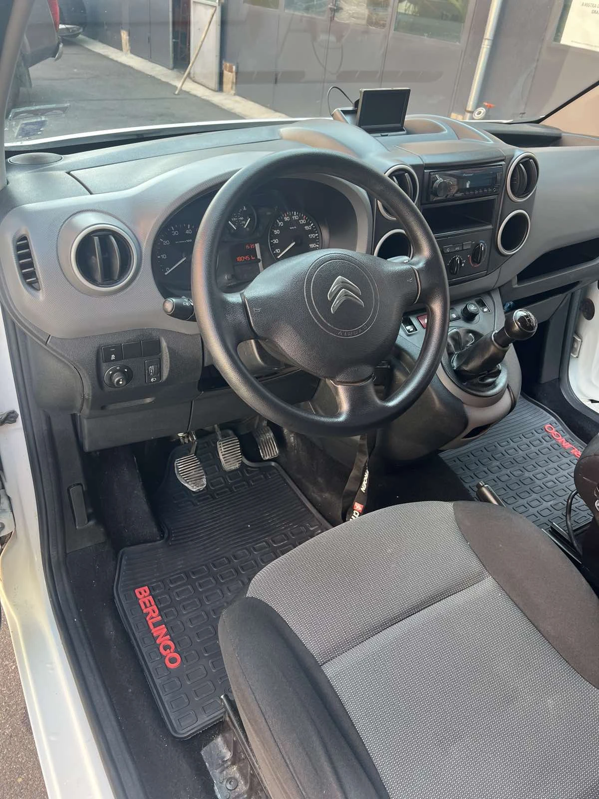 Citroen Berlingo 1.6 Климатик, снимка 9 - Автомобили и джипове - 53942872