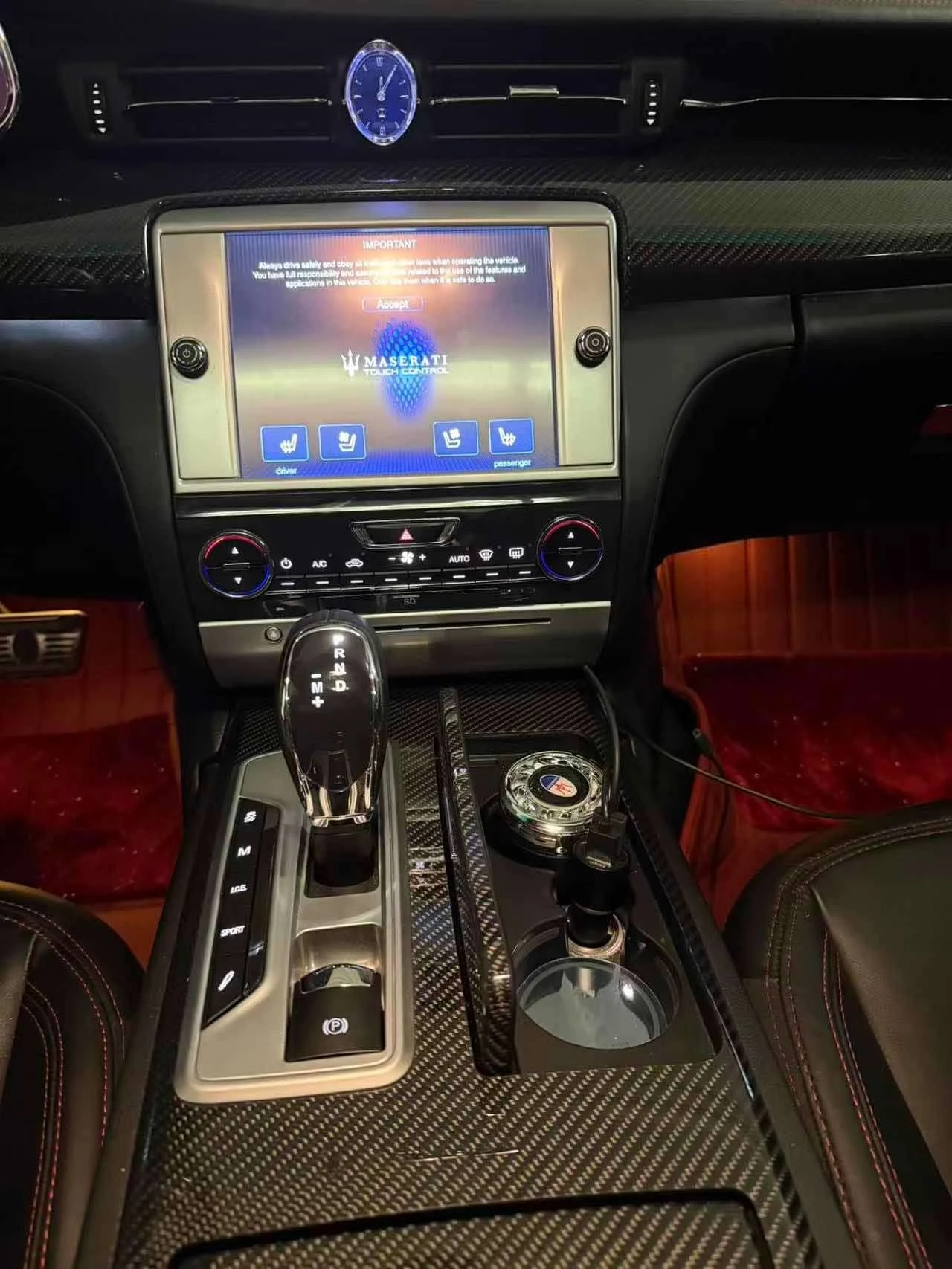 Maserati Quattroporte * S Q4 * CARFAX * ПАНОРАМА * KEYLESS * ОБДУХВАНЕ, снимка 9 - Автомобили и джипове - 54043441