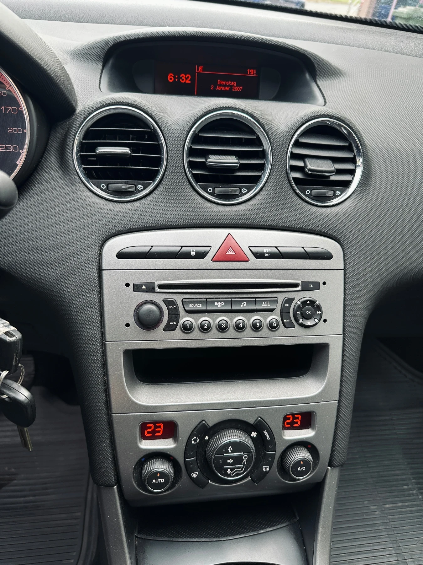 Peugeot 308 1.6HDI / КЛИМА, снимка 8 - Автомобили и джипове - 54483040