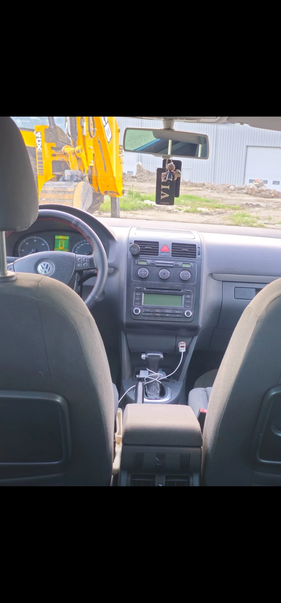 VW Touran, снимка 3 - Автомобили и джипове - 54835359