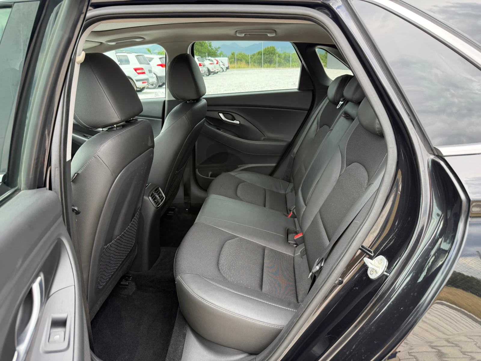 Hyundai I30 1.6CRDI PANORAMA CAMERI, снимка 11 - Автомобили и джипове - 54875526
