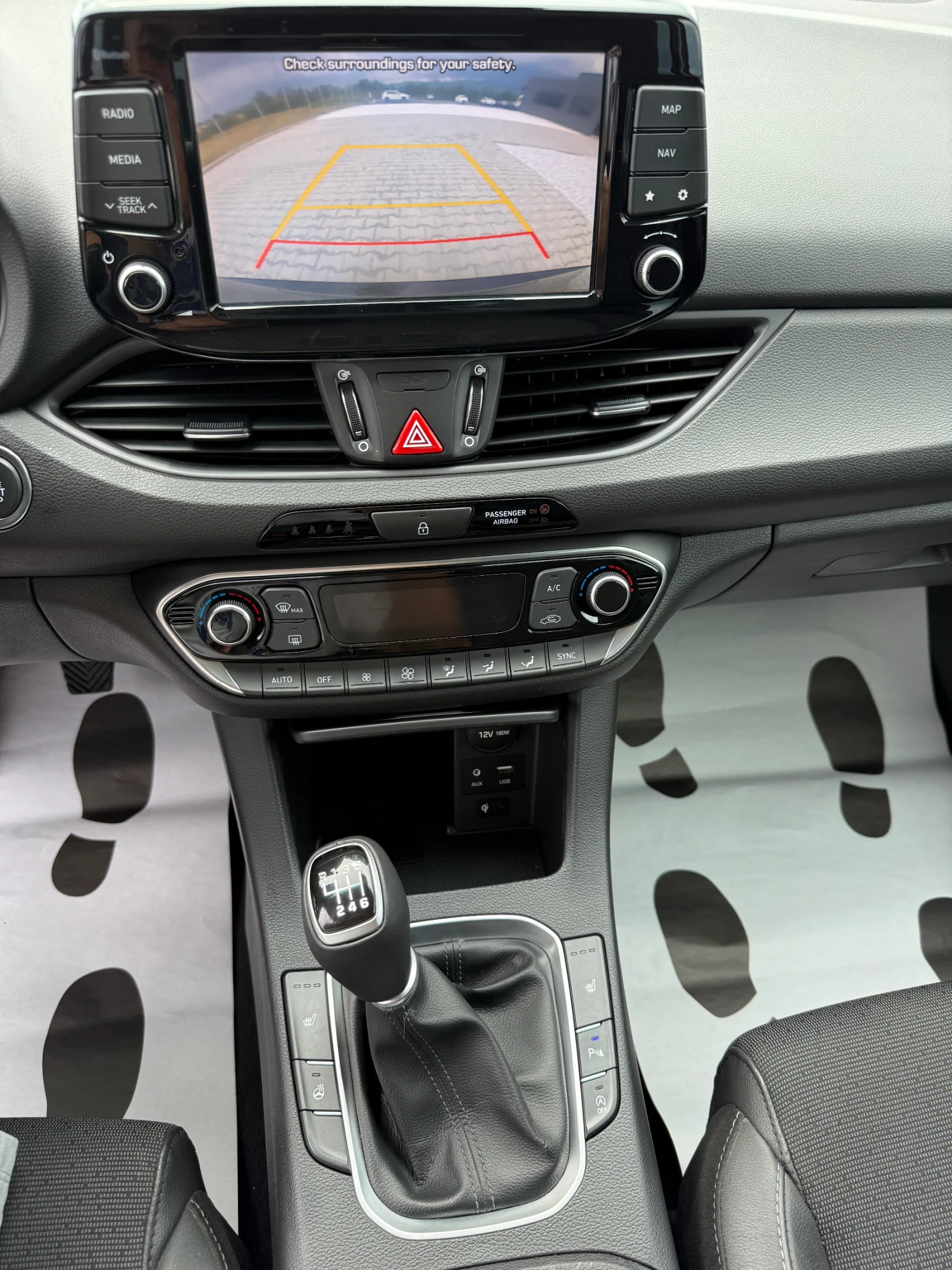 Hyundai I30 1.6CRDI PANORAMA CAMERI, снимка 15 - Автомобили и джипове - 54875526